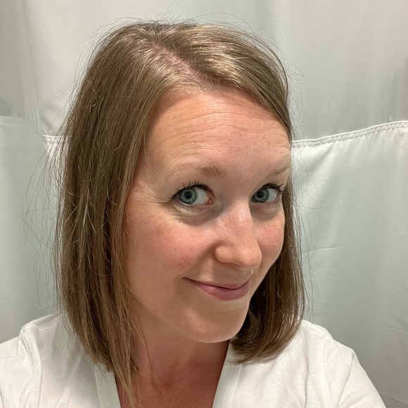 Meet your Posher, Carissa - Picture 2 of 5